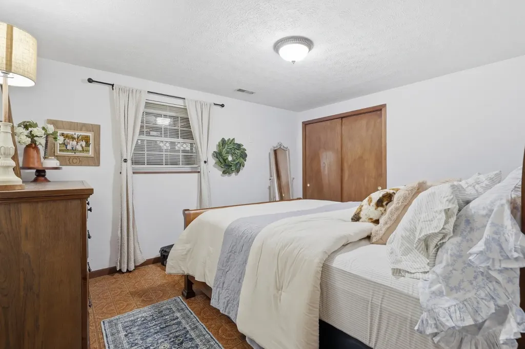 1328 Hillvale Road Louisville TN 37777