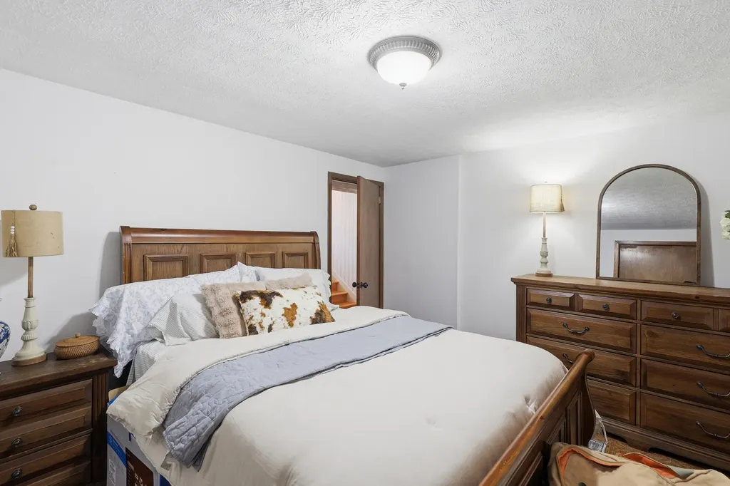 1328 Hillvale Road Louisville TN 37777