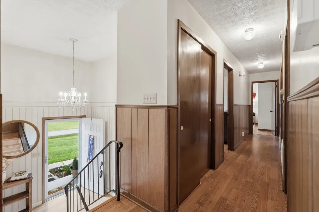1328 Hillvale Road Louisville TN 37777