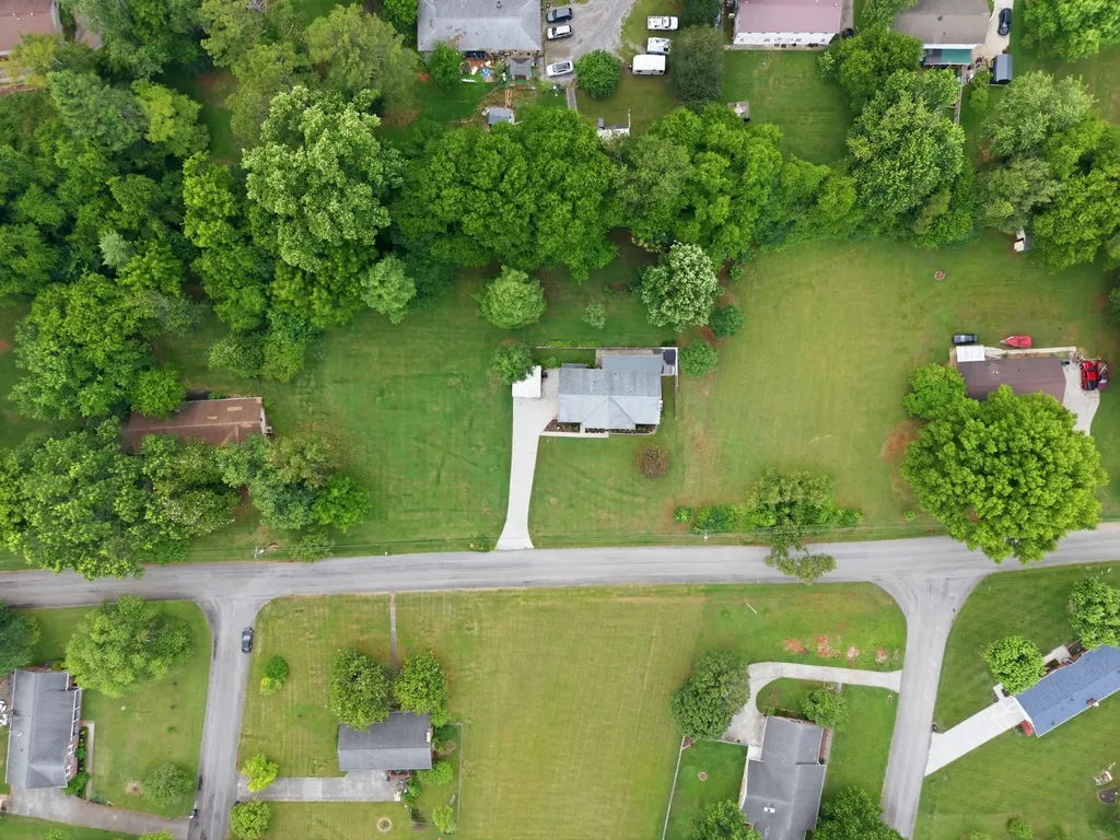 1328 Hillvale Road Louisville TN 37777