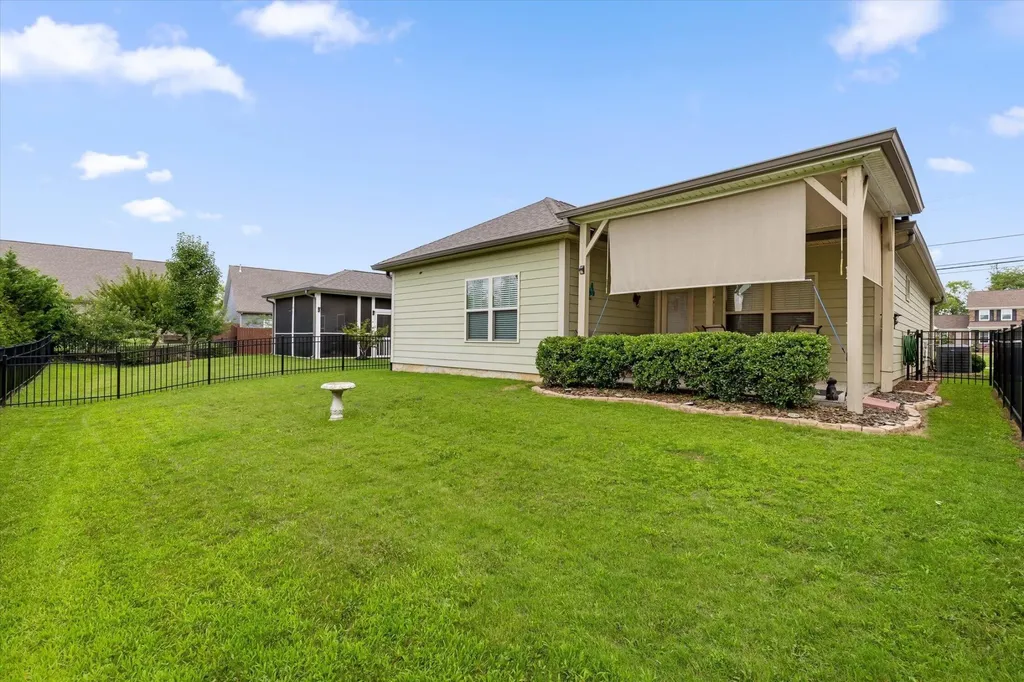 8242 Roy Lane Ooltewah TN 37363