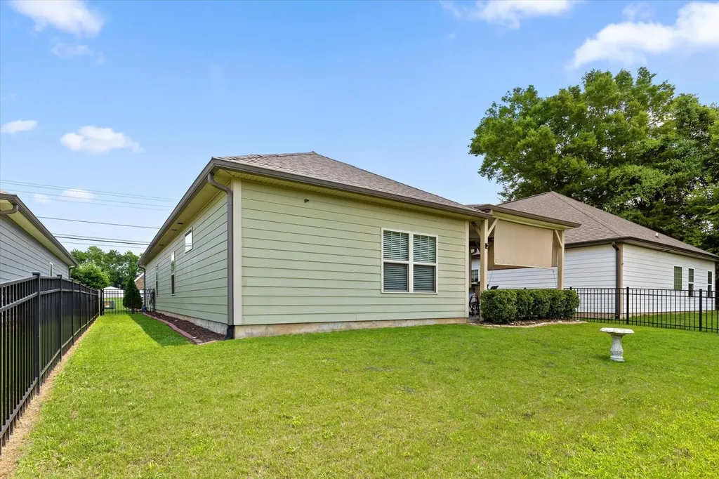 8242 Roy Lane Ooltewah TN 37363
