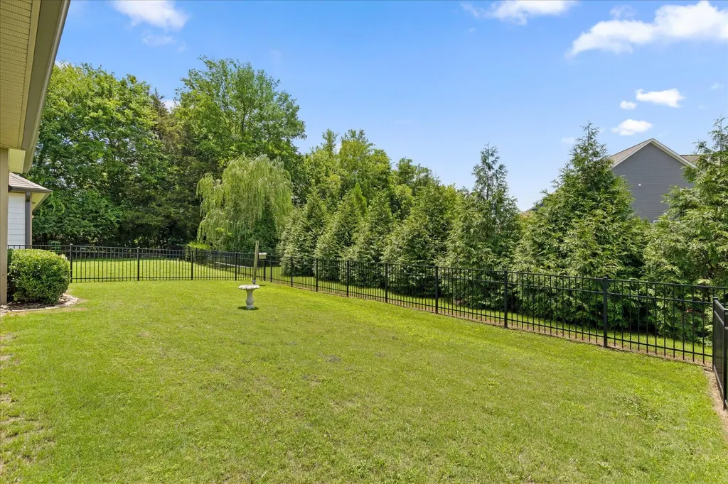 8242 Roy Lane Ooltewah TN 37363