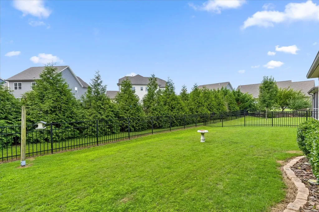 8242 Roy Lane Ooltewah TN 37363