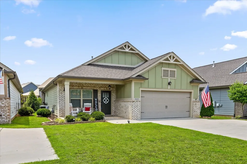 8242 Roy Lane Ooltewah TN 37363