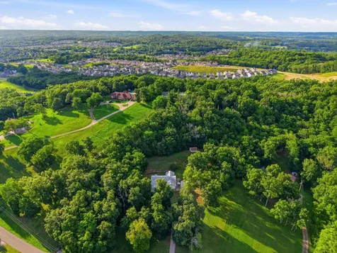 1053 Hillview Drive Hendersonville TN 37075