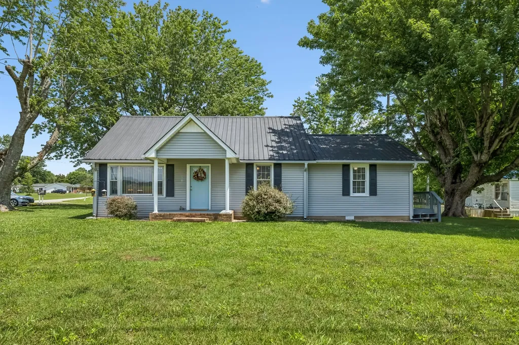 903 Days Road Lafayette TN 37083