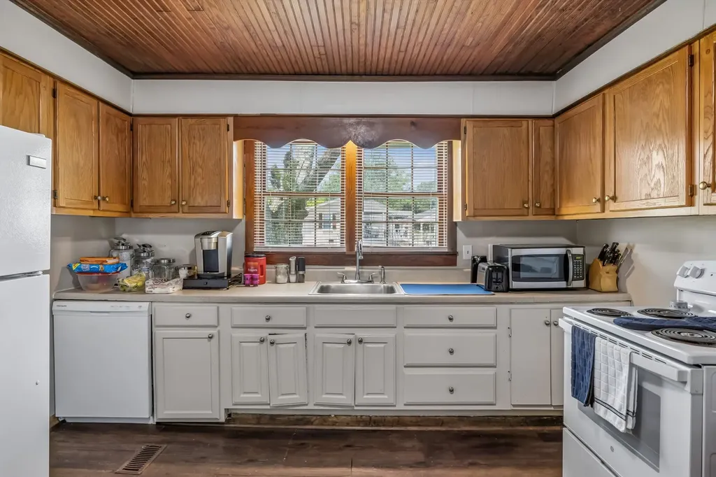 903 Days Road Lafayette TN 37083