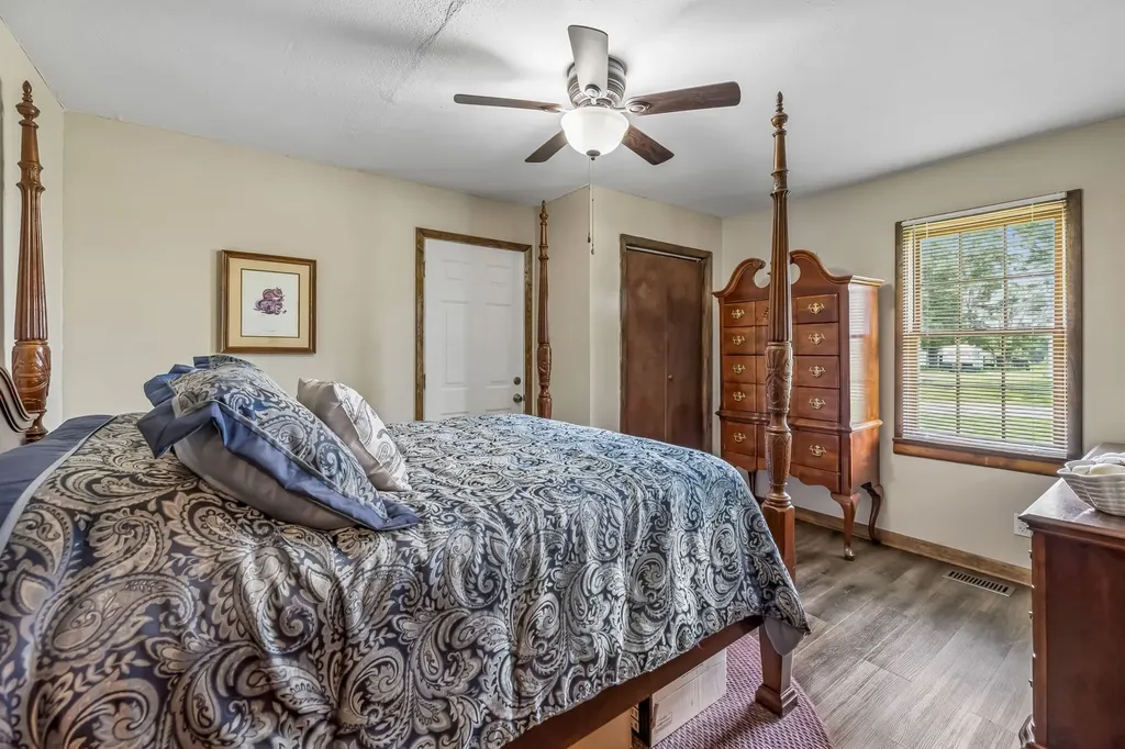 903 Days Road Lafayette TN 37083