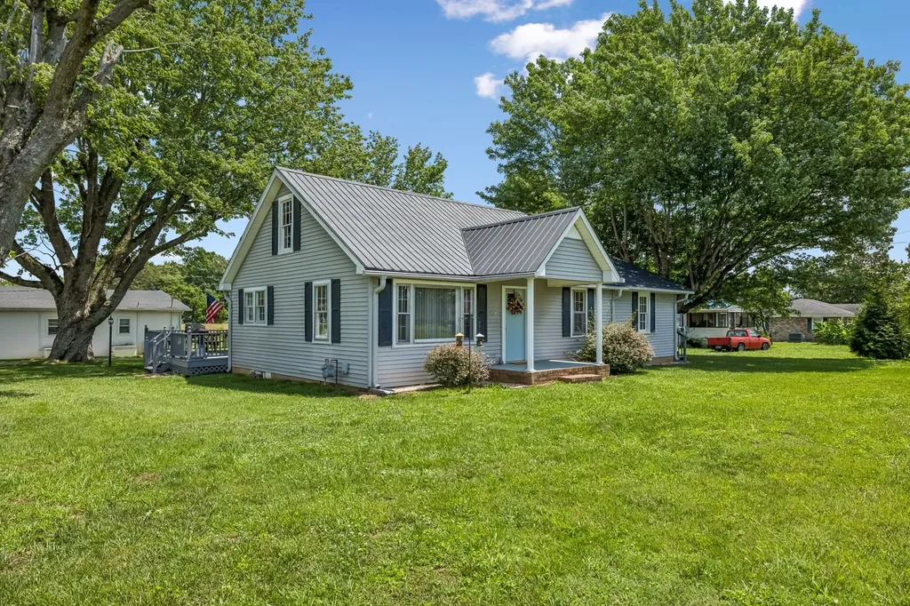 903 Days Road Lafayette TN 37083