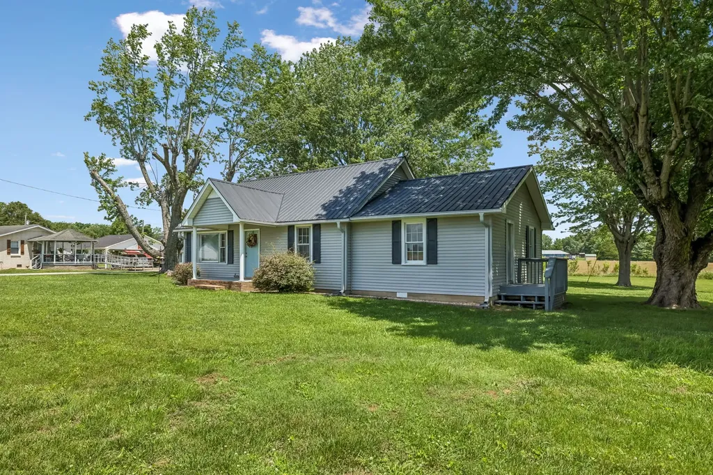 903 Days Road Lafayette TN 37083