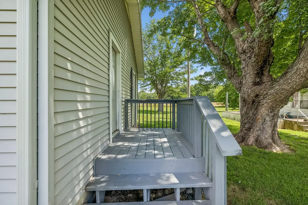 903 Days Road Lafayette TN 37083