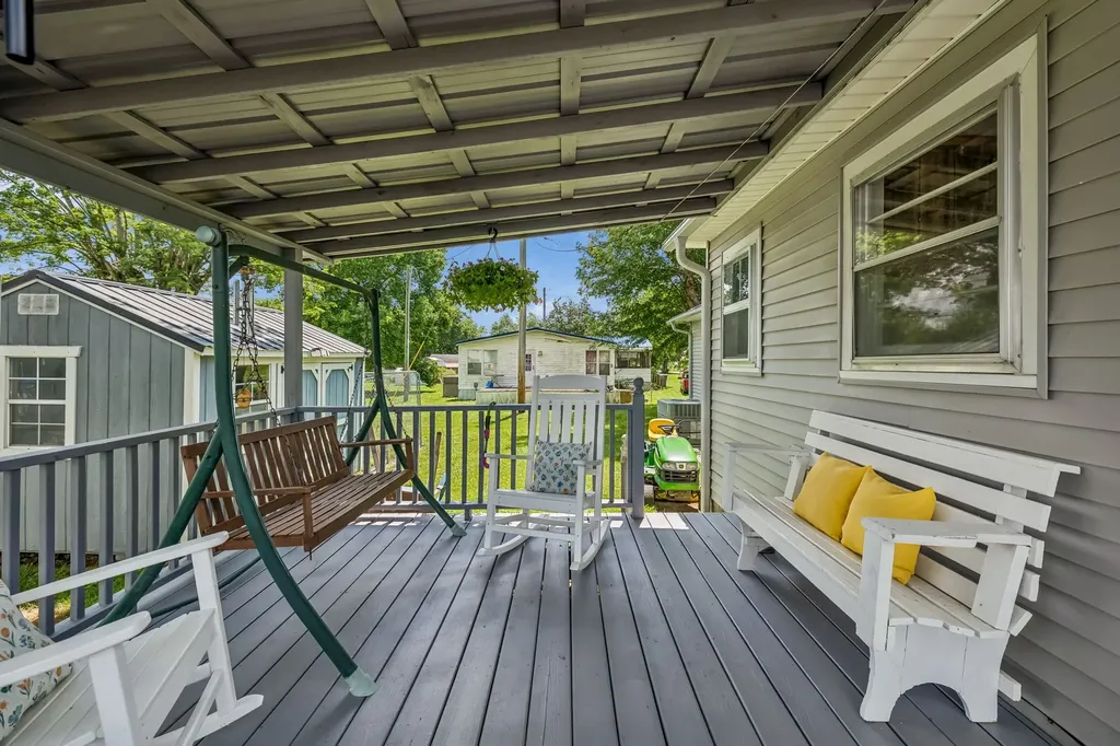 903 Days Road Lafayette TN 37083