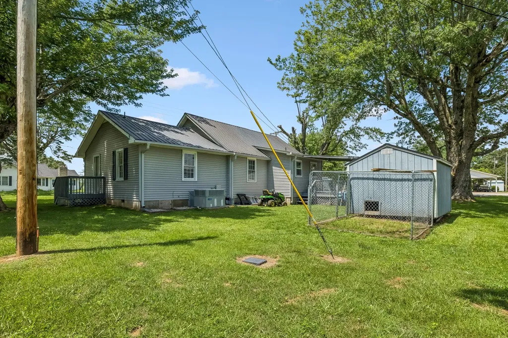 903 Days Road Lafayette TN 37083