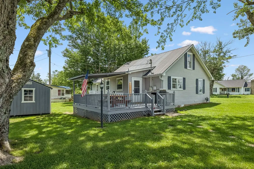 903 Days Road Lafayette TN 37083