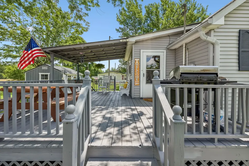 903 Days Road Lafayette TN 37083