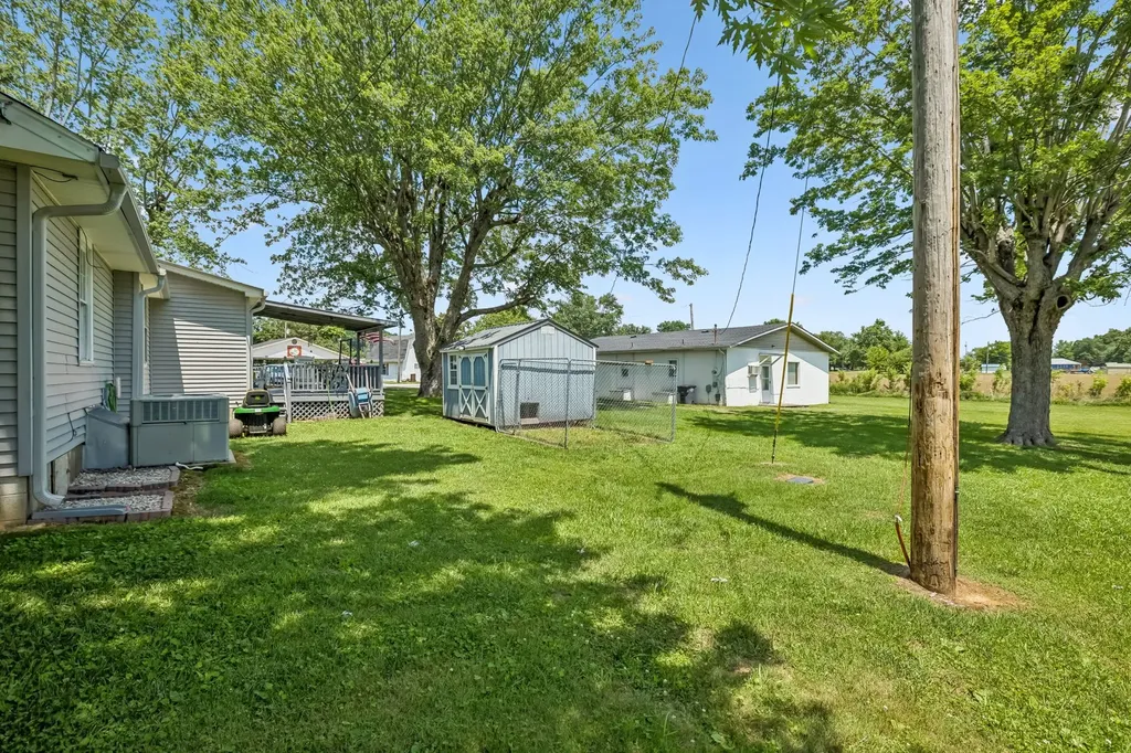 903 Days Road Lafayette TN 37083