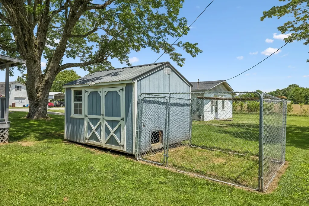 903 Days Road Lafayette TN 37083