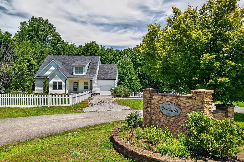 105 Shiloh Lane Smithville TN 37166