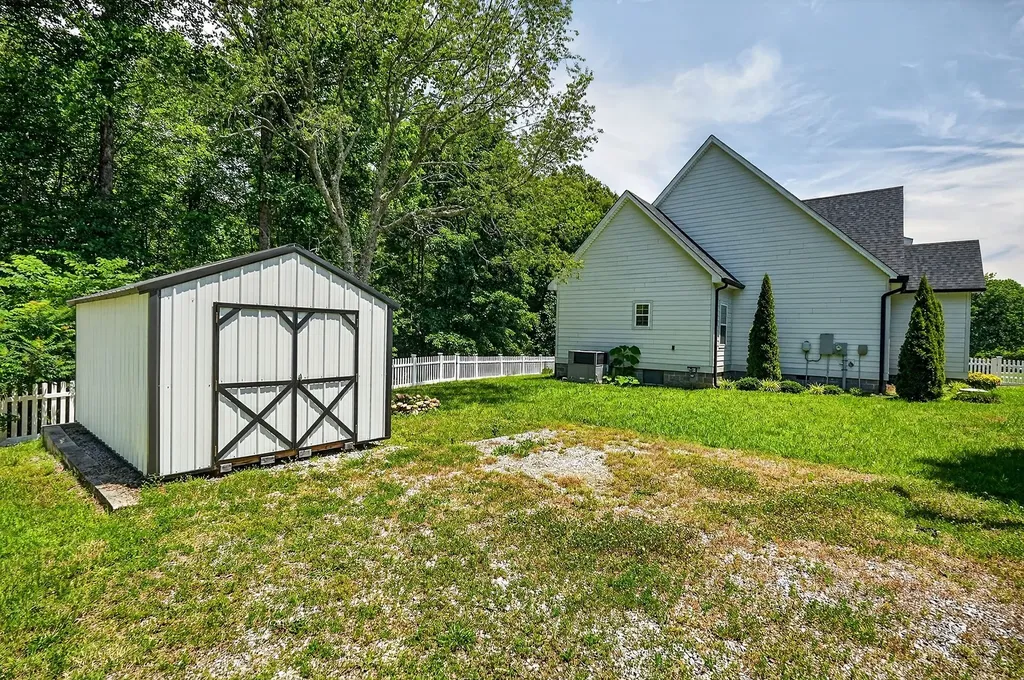 105 Shiloh Lane Smithville TN 37166