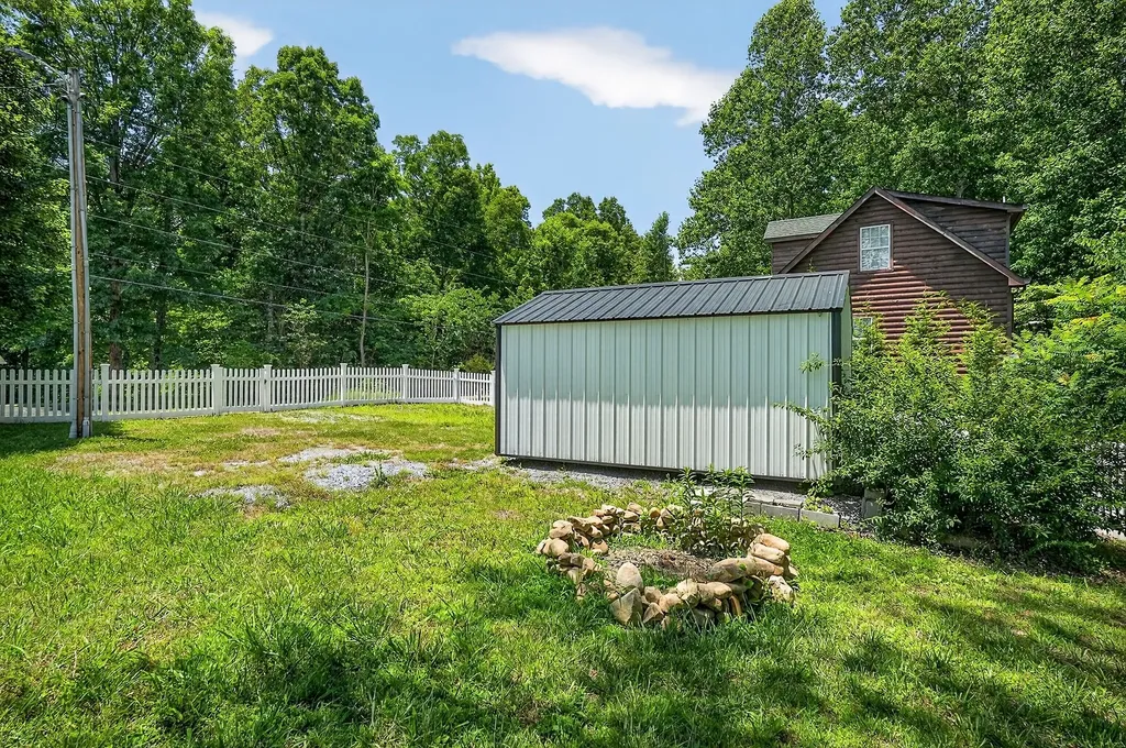 105 Shiloh Lane Smithville TN 37166