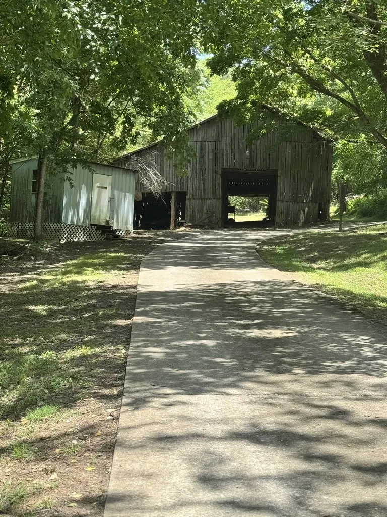 97 Mcclures Bend Lane Carthage TN 37030