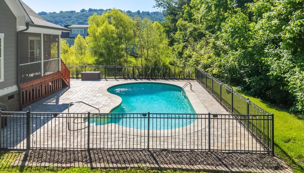 9458 Silver Stone Lane Ooltewah TN 37363
