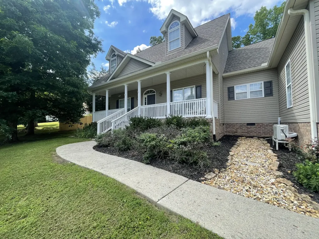 545 Red Fox Drive Burns TN 37029