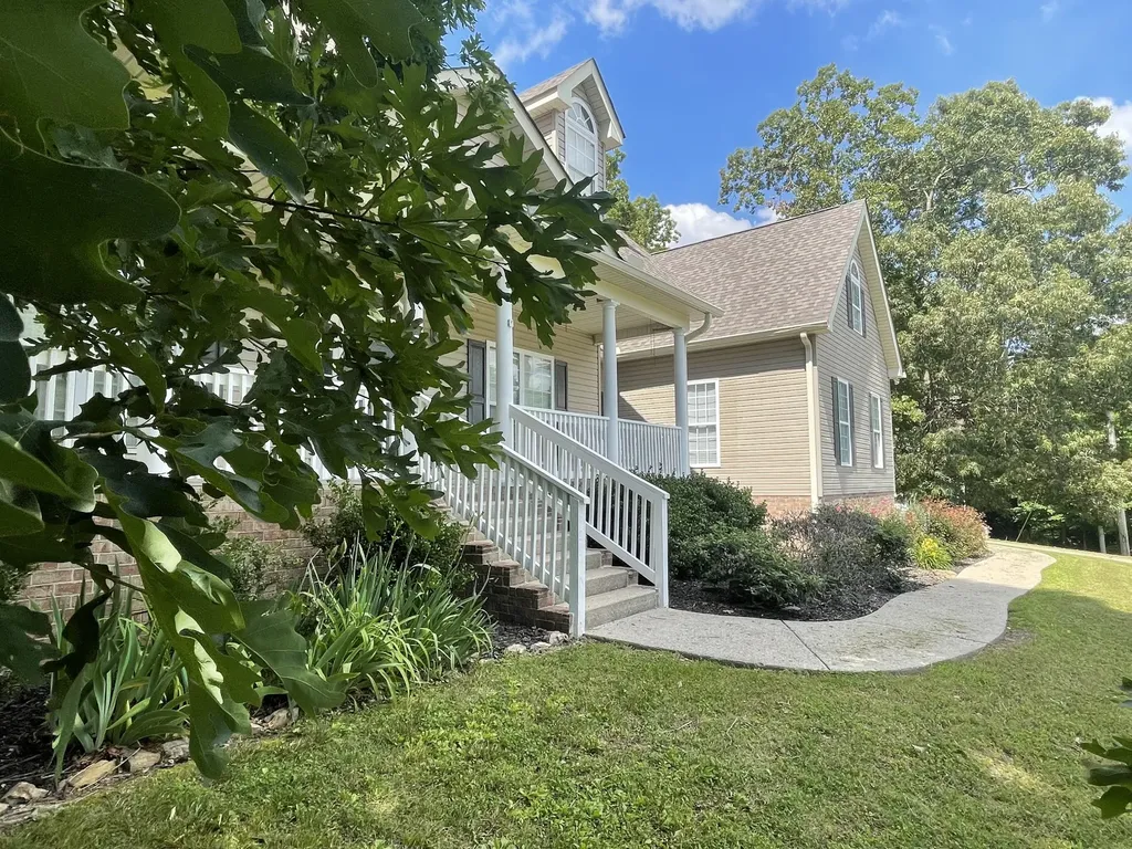 545 Red Fox Drive Burns TN 37029
