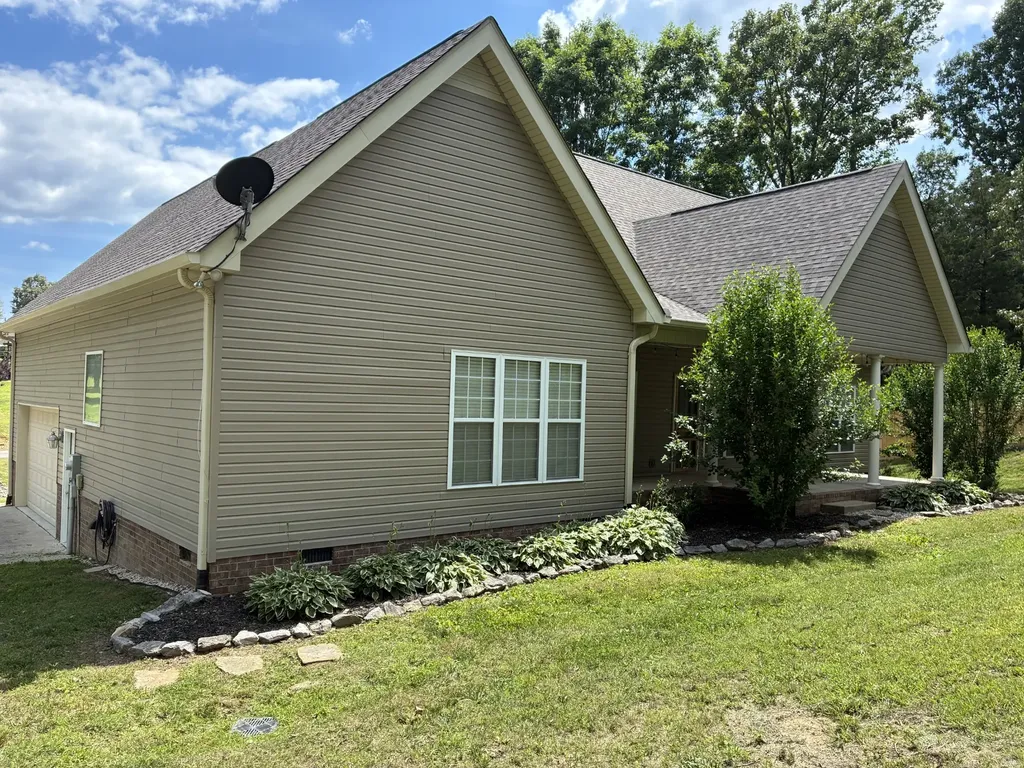 545 Red Fox Drive Burns TN 37029