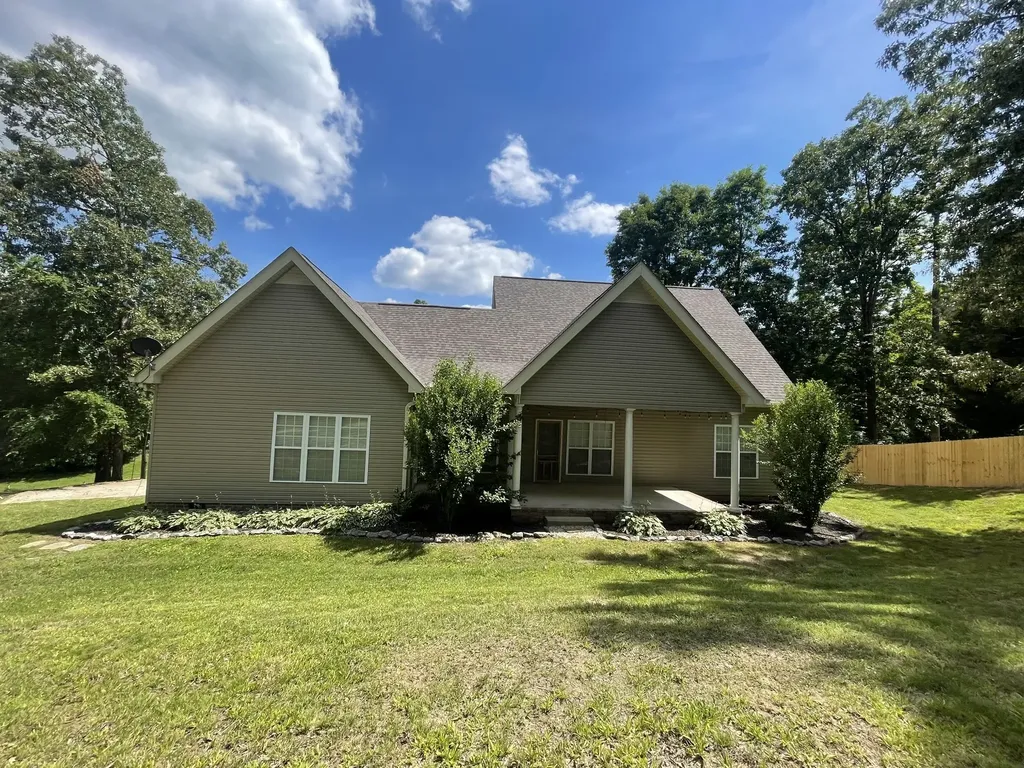 545 Red Fox Drive Burns TN 37029