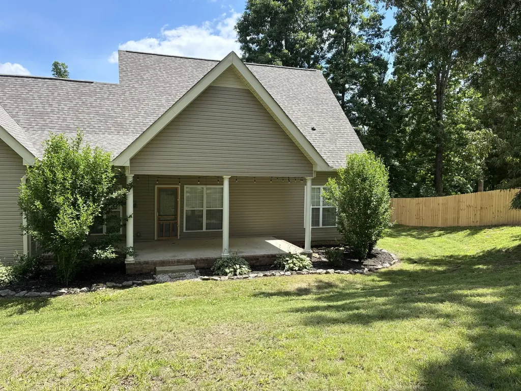 545 Red Fox Drive Burns TN 37029