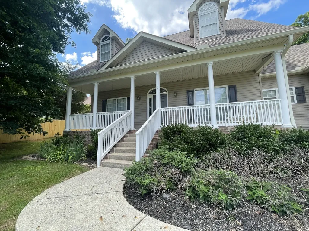 545 Red Fox Drive Burns TN 37029