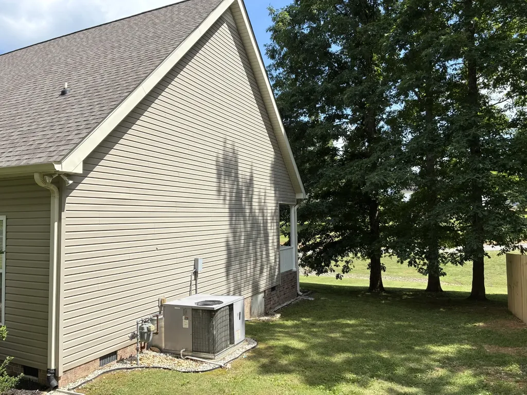 545 Red Fox Drive Burns TN 37029