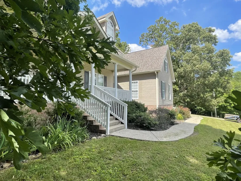 545 Red Fox Drive Burns TN 37029
