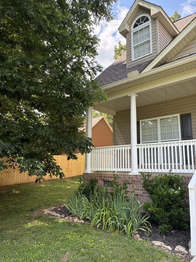 545 Red Fox Drive Burns TN 37029