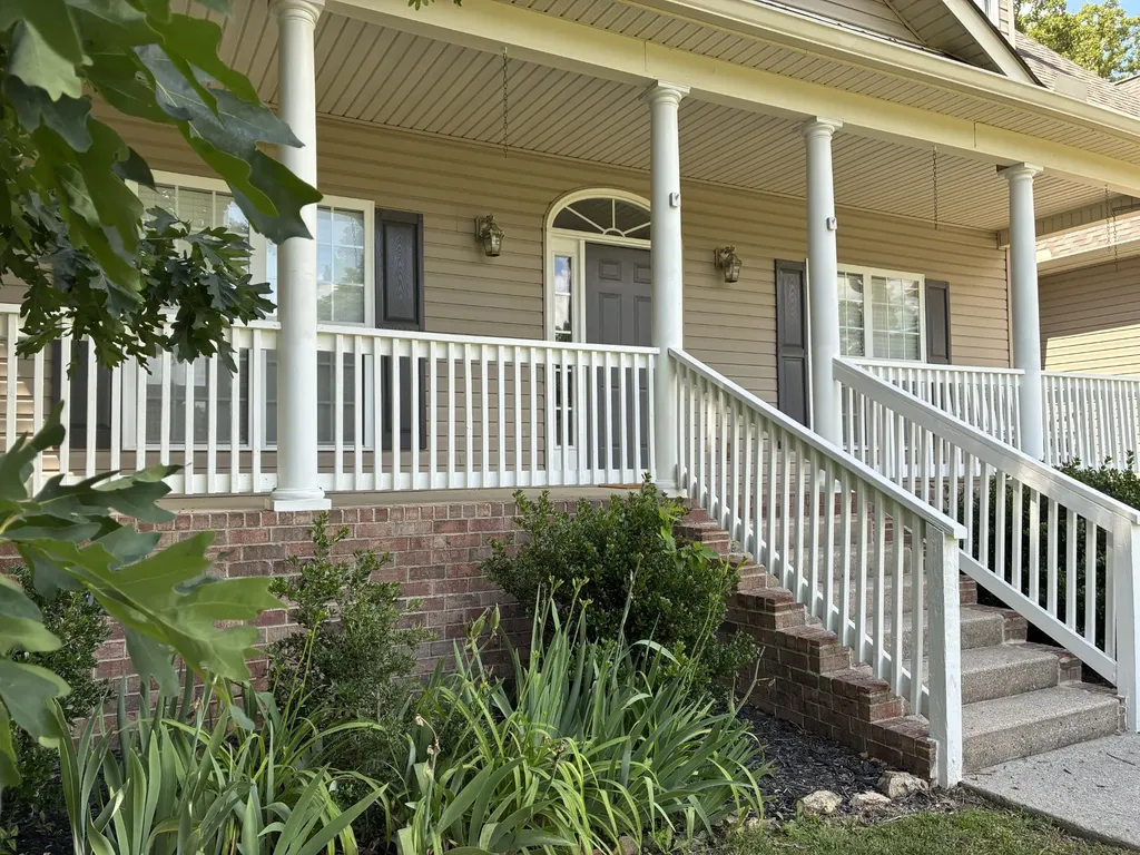 545 Red Fox Drive Burns TN 37029