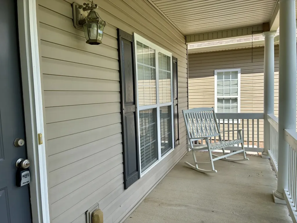 545 Red Fox Drive Burns TN 37029