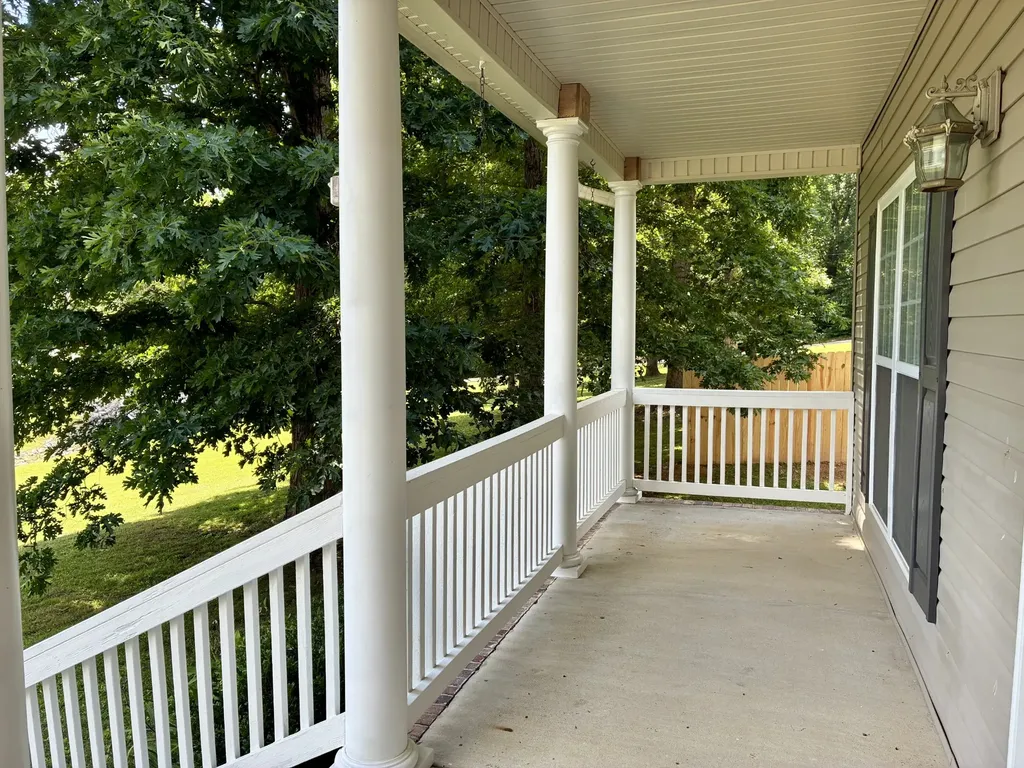 545 Red Fox Drive Burns TN 37029