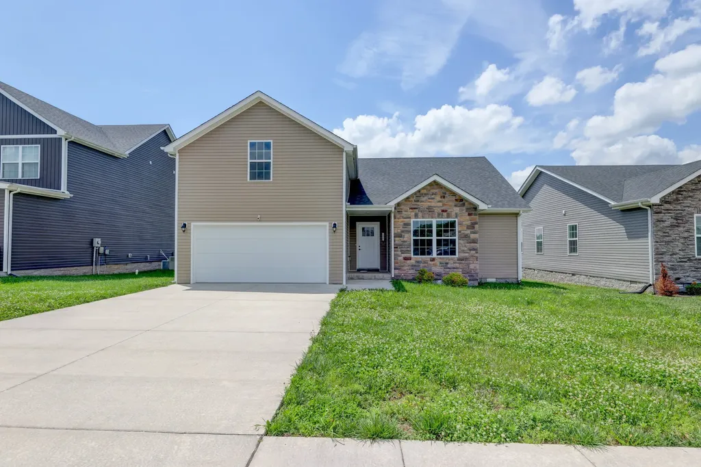 390 Pinkston Court Clarksville TN 37040