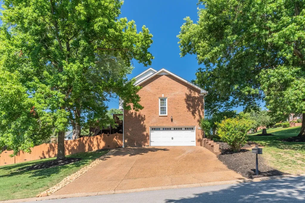 612 Indian Hills Mound Goodlettsville TN 37072