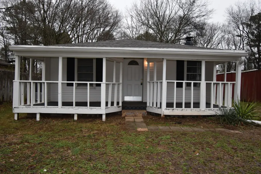 141 W Rossview Road Clarksville TN 37040