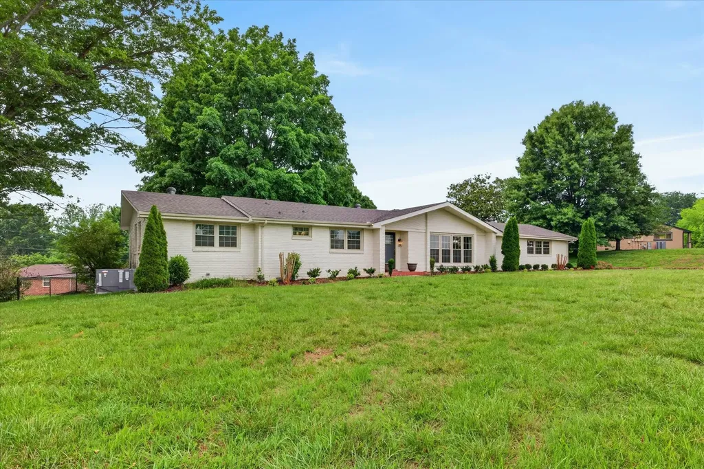 306 Locust Road Clarksville TN 37043