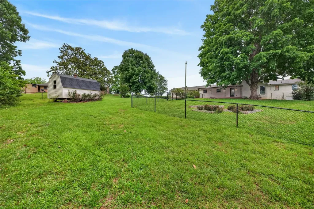 306 Locust Road Clarksville TN 37043
