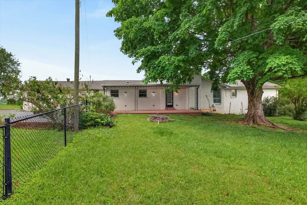 306 Locust Road Clarksville TN 37043