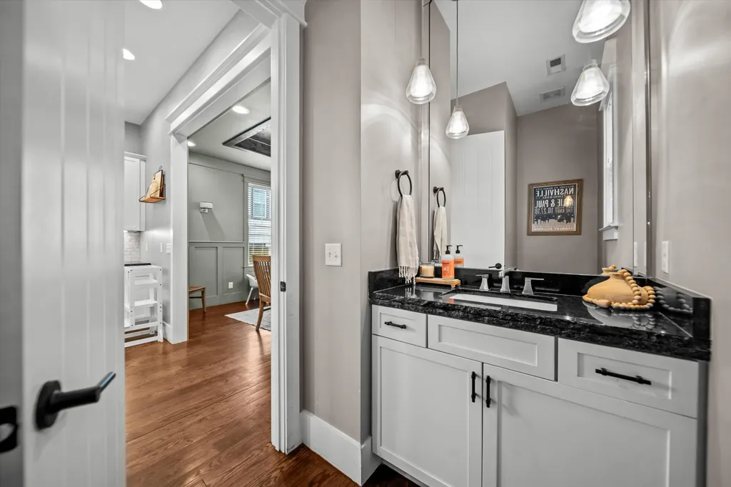 1030 Burchwood Avenue Nashville TN 37216