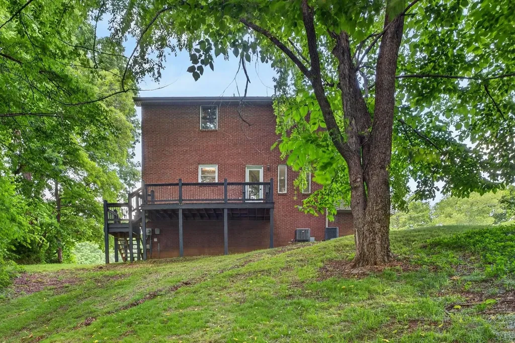 2200 Springlot Road Clarksville TN 37043