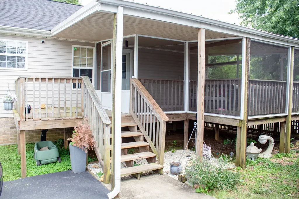 322 Joyce Circle Lafayette TN 37083