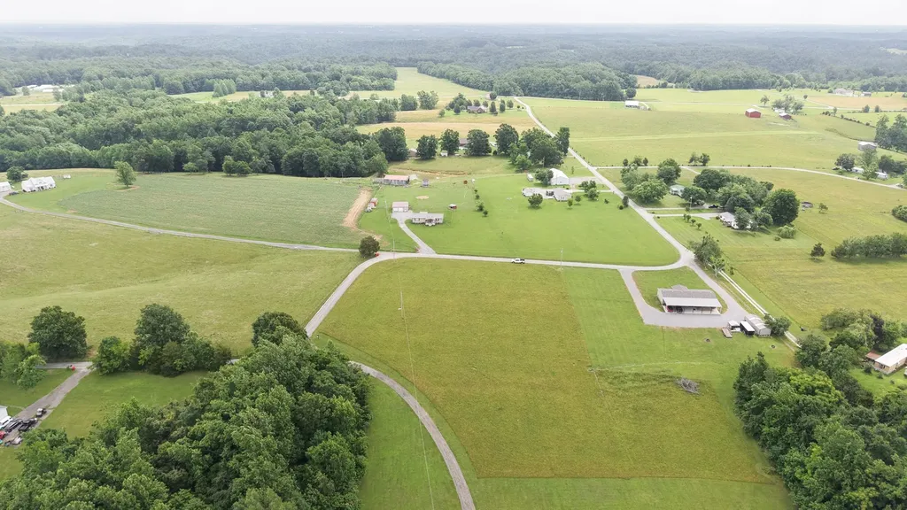 5475 King Robert Lane Westmoreland TN 37186