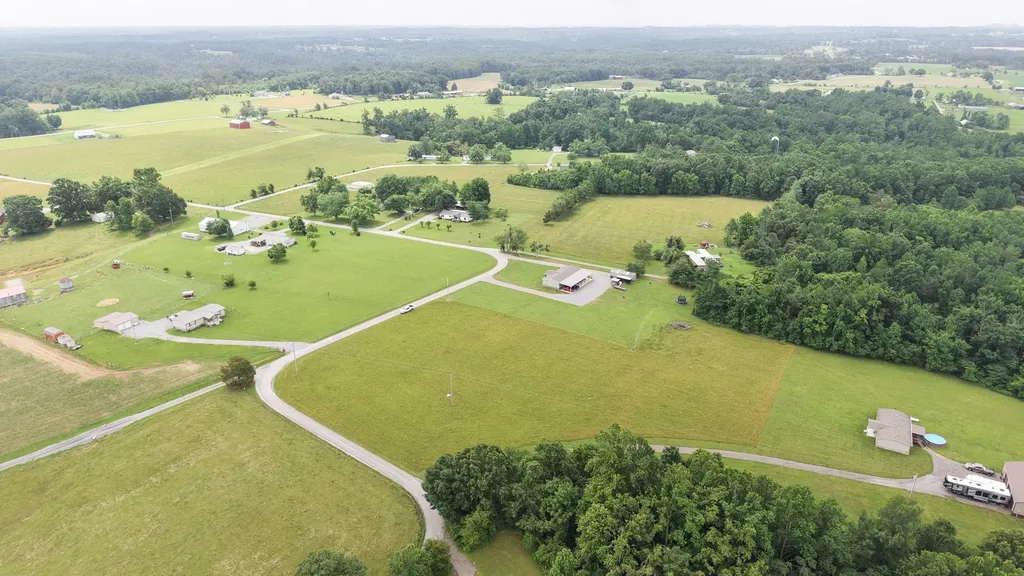 5475 King Robert Lane Westmoreland TN 37186